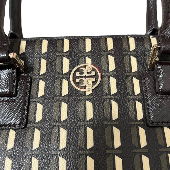 Tory Burch Women’s Robinson Printed Dome Purse - Picture 5 of 11